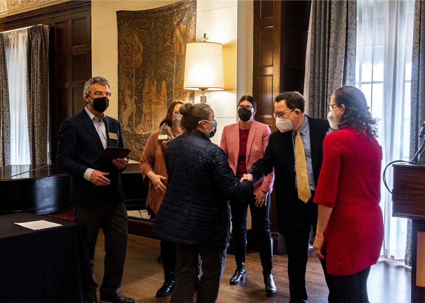 Award winners shaking hands with president and vice presidentof UO