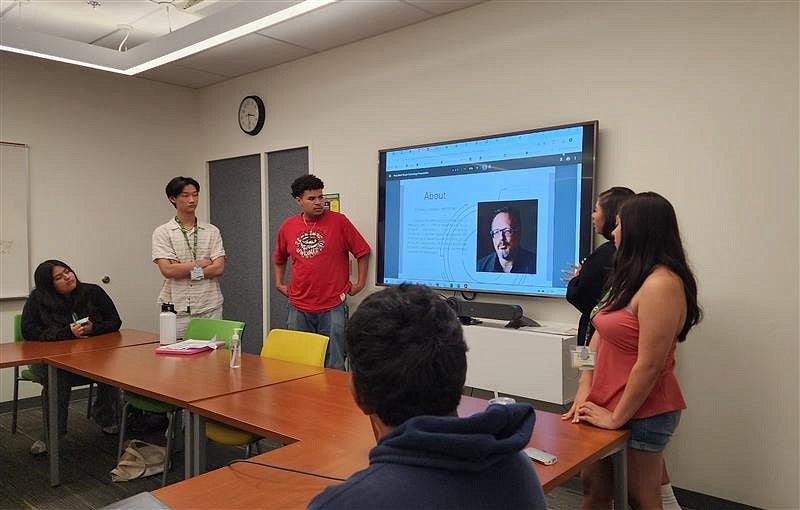 Students Present a Research Project on the Jordan Schnitzer Museum of Art